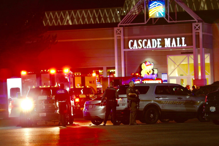 Кількість жертв стрілянини в торговельному центрі в США збільшилася    - фото 1
