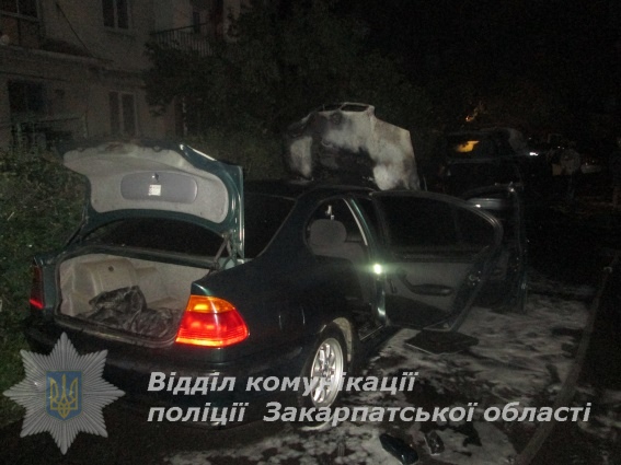 Обидві BMW, які горіли вночі у Мукачеві, були підпалені, - поліція - фото 1