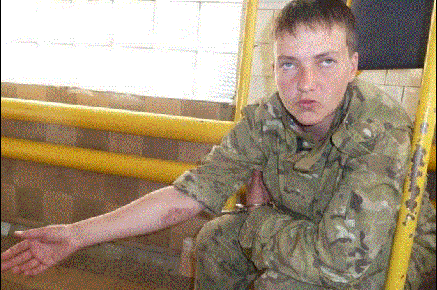 Фейгін показав камуфляж Савченко з отворами від кулі - фото 1