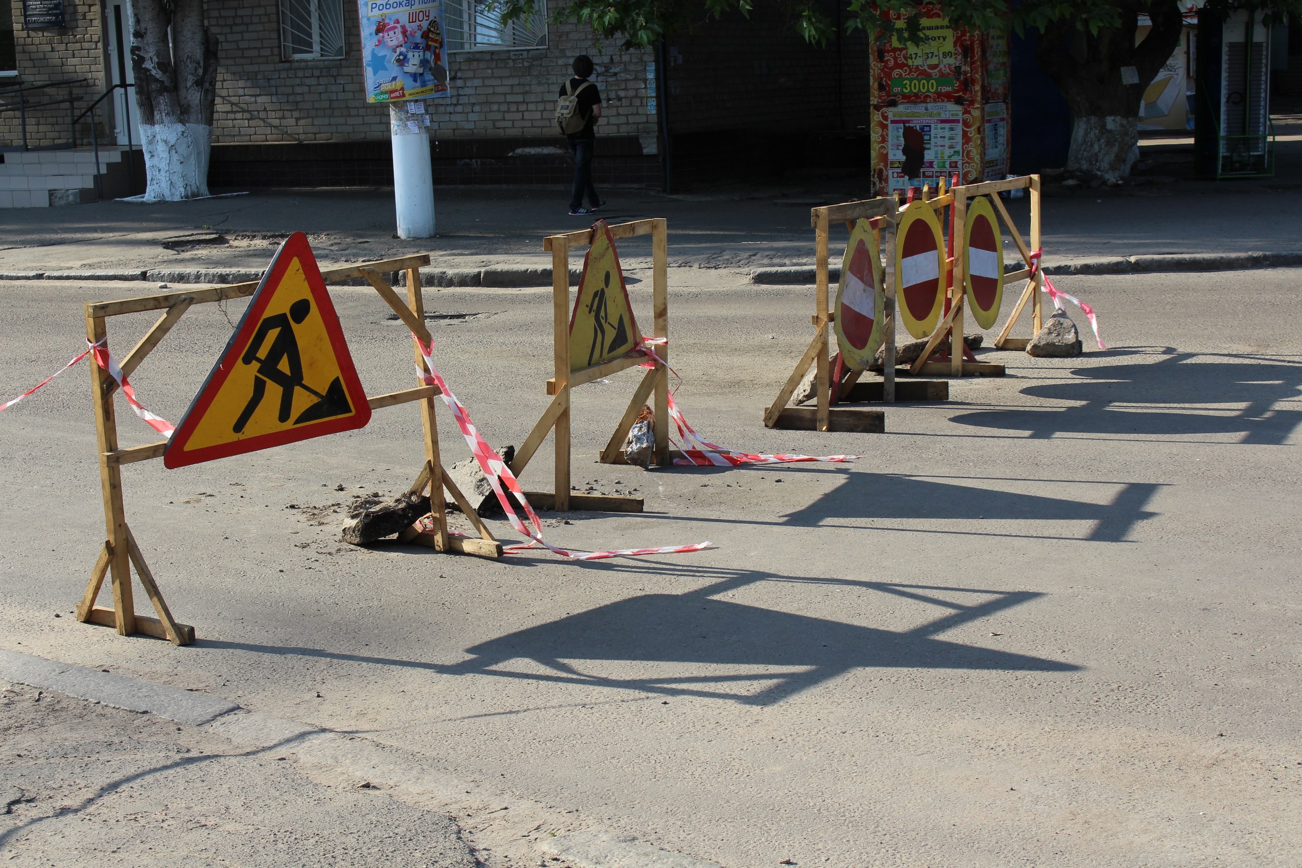 У Миколаєві маршрутки об'їжджають перериту дорогу тротуаром
