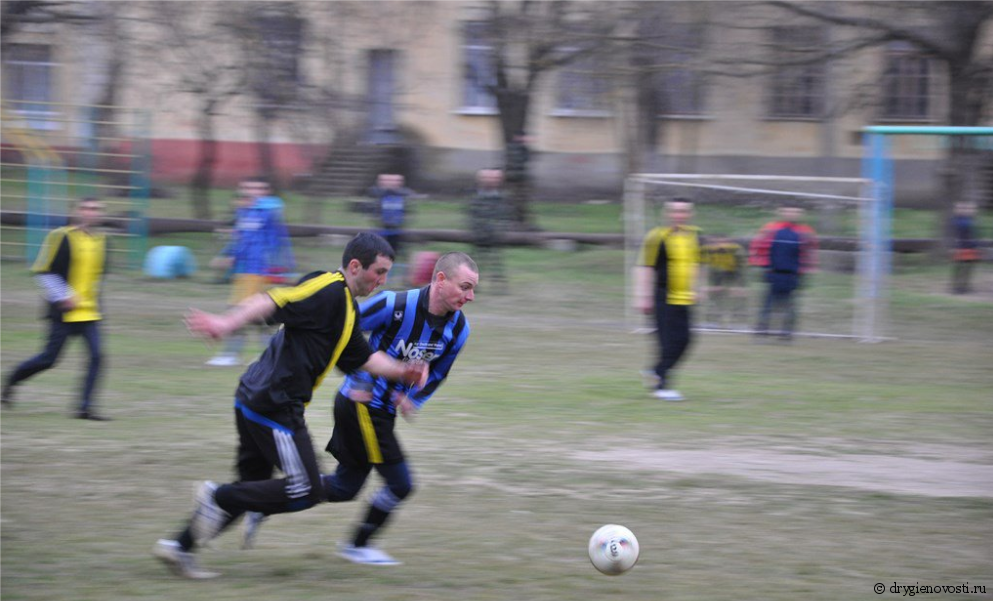 Хроніки окупації Криму: як керченські морпіхи з окупантами у футбол грали - фото 2