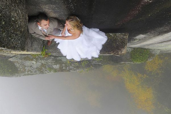 Як виглядає весільна фотосесія на шалено високій скелі - фото 7