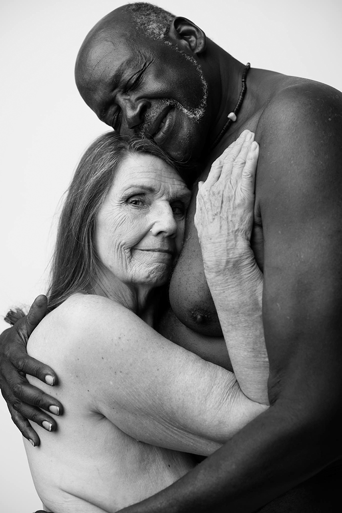 Фото голих 70-річних закоханих підірвали інтернет (ФОТО 18+) - фото 2