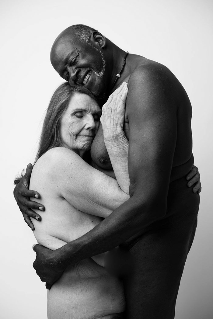 Фото голих 70-річних закоханих підірвали інтернет (ФОТО 18+) - фото 1