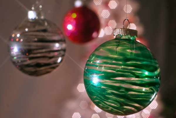 ТОП-10 найяскравіших способів прикрасити кульки для новорічної ялинки  - фото 3