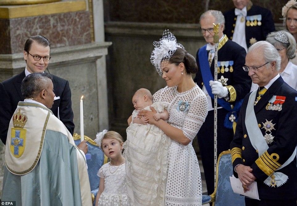 Як шведська принцеса сина хрестила - фото 3