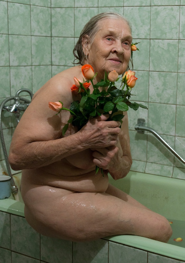 Як киянка у 91 рік відчуває себе красивою та позує ню (18+) - фото 6
