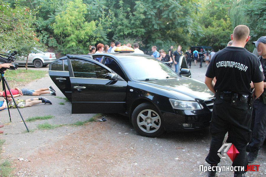 У Миколаєві АТОшники з "Правого сектору" нападали на таксистів та викрадали авто - фото 1