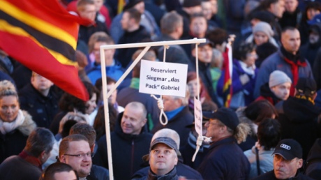 Тисячі німців вийшли на мітинг проти Меркель і мігрантів - фото 1