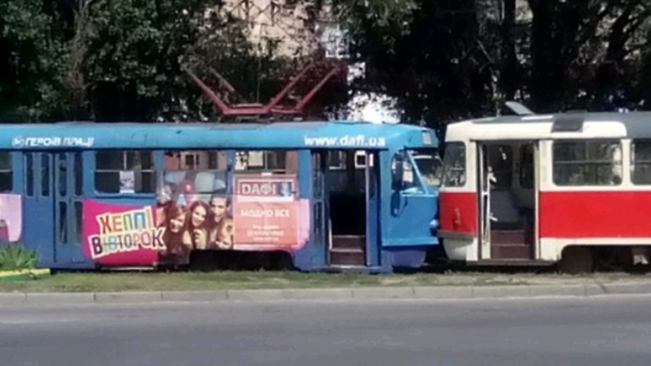 На Салтівці "поцілувалися" трамваї - фото 2