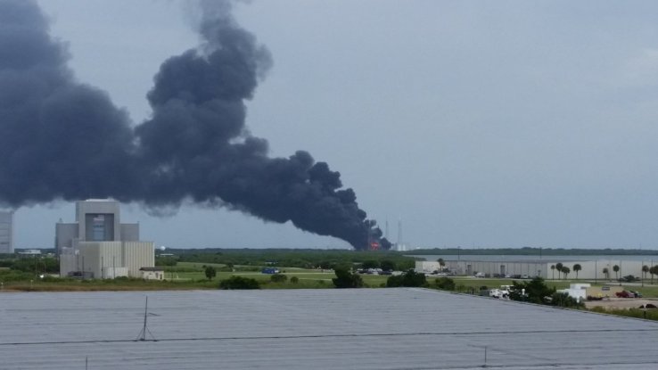 У США на пусковій платформі SpaceX стався вибух - фото 1
