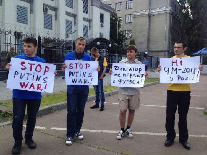 Активісти "розтрощили" російських політиків - фото 1