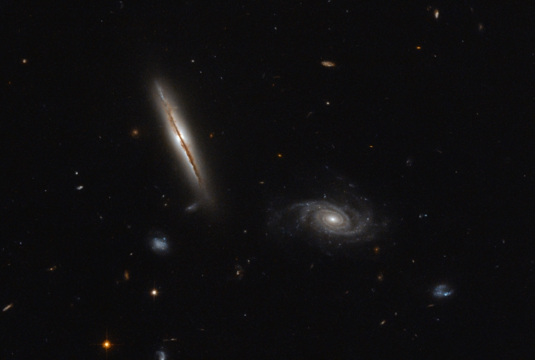 Хаббл передав на Землю фото незвичайної спіральної галактики - фото 1