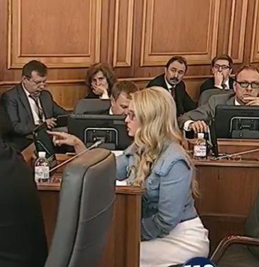 Стильна і зла: Тимошенко вразила новим "луком" - фото 2