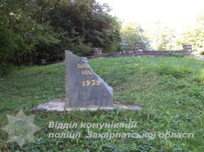 На Закарпатті вандал розбив пам’ятник героям Карпатської України - фото 1