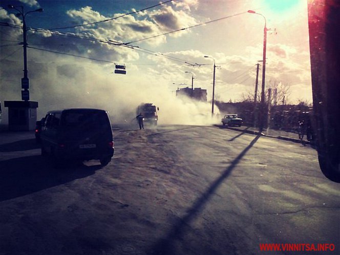 У Вінниці посеред дороги спалахнув автомобіль - фото 1