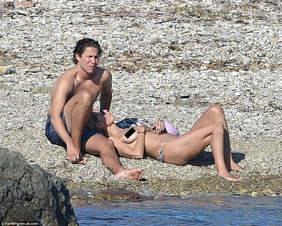 Як Хайді Клум з голими цицьками розважається з бойфрендом на пляжі  - фото 3