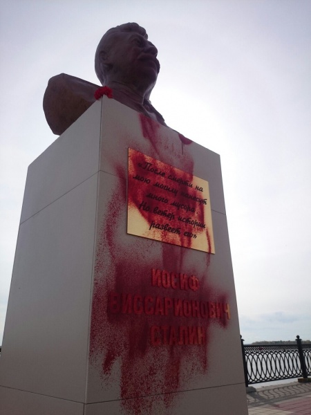 На Росії захотіли поставити пам'ятник Берії, поруч зі Сталіним - фото 1