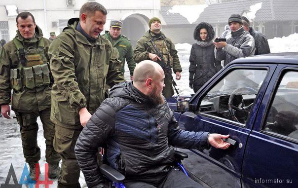 Блиск та злидні Донбасу: як жебракують люди та жирують бойовики в зоні АТО - фото 19