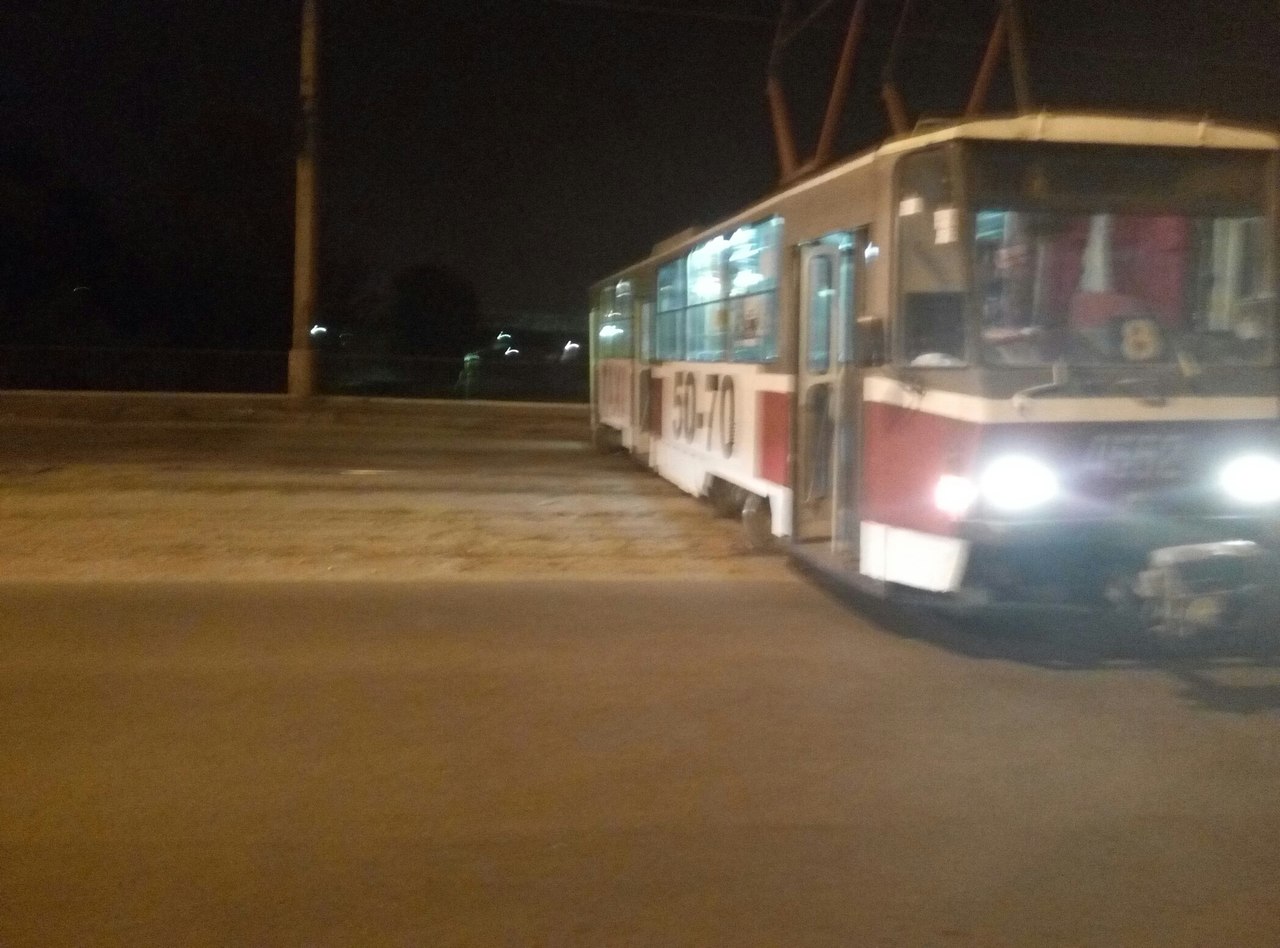 У Харкові трамвай злетів із рейок та перекрив вулицю - фото 2
