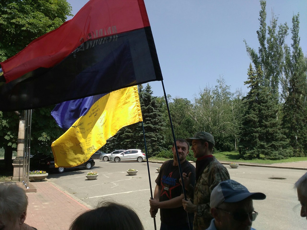 У Миколаєві під міськрадою зібрався пікет проти головної сепаратистки міста - фото 3