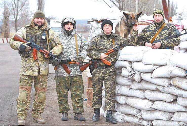 Чим займаються на Донбасі найкращі друзі бійців АТО - фото 15