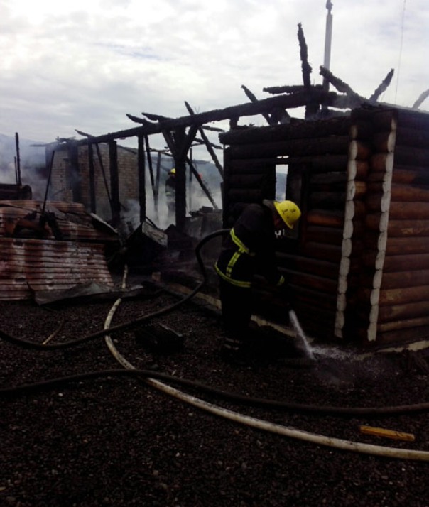 Рятувальники показали наслідки пожежі на закарпатській базі відпочинку - фото 2