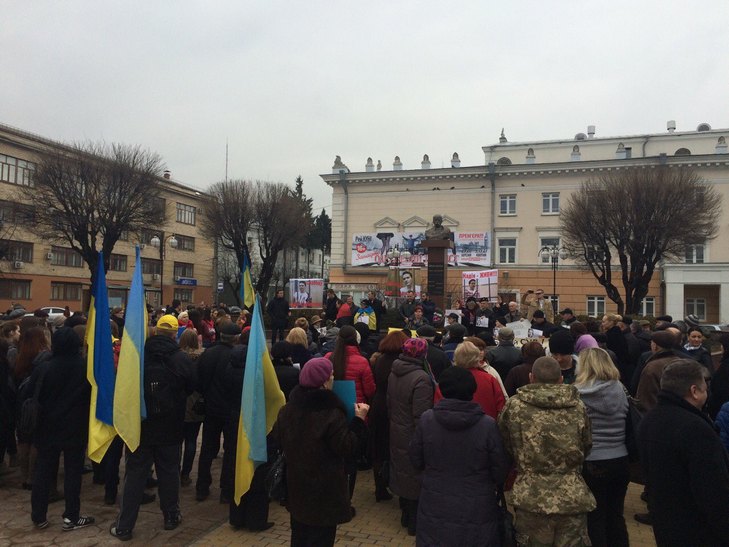 Вінничани вийшли на Майдан, щоб підтримати Надію Савченко - фото 1