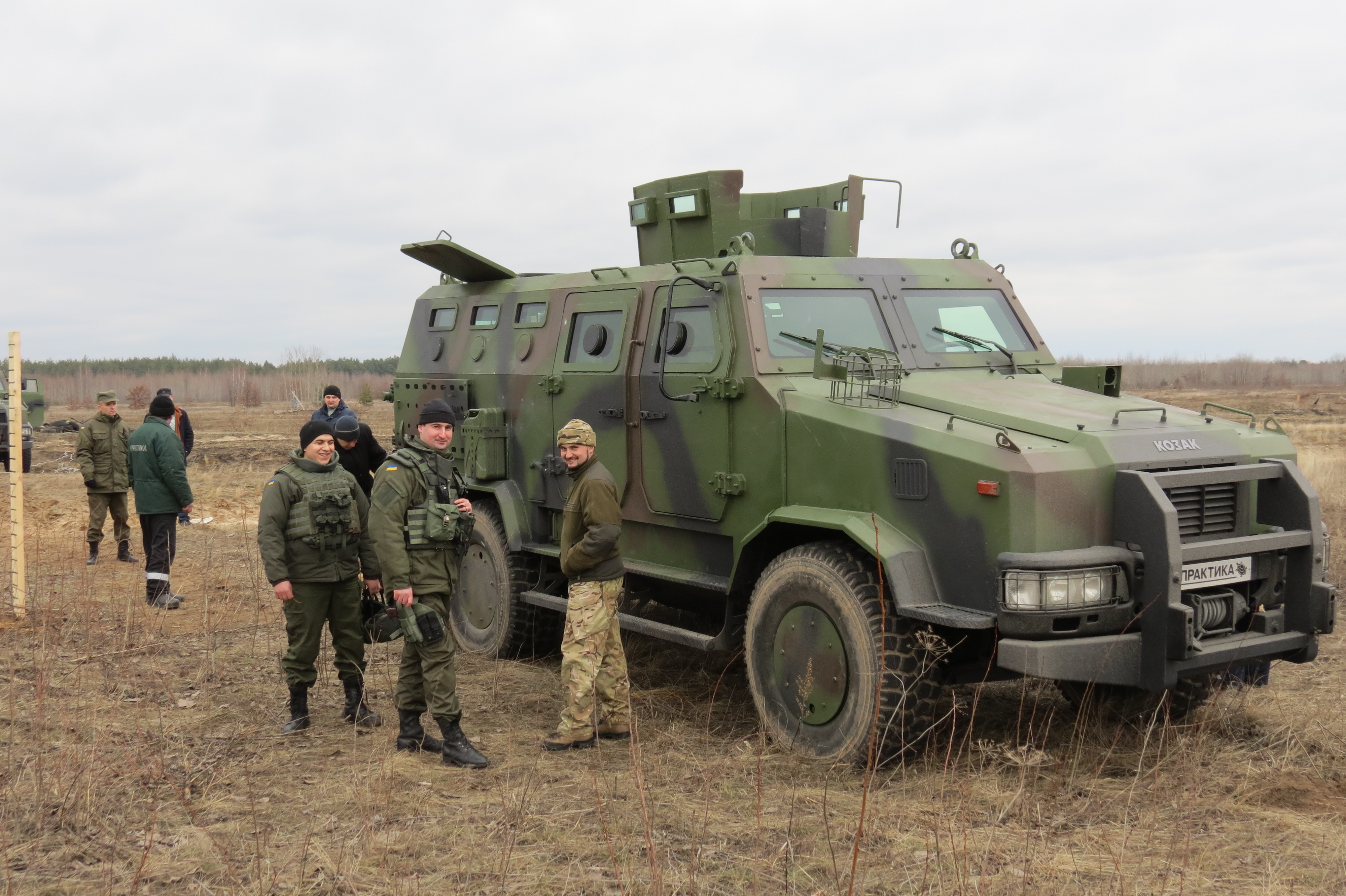 Як підривали та обстрілювали український бронеавтомобіль "Козак" (ФОТО, ВІДЕО) - фото 5