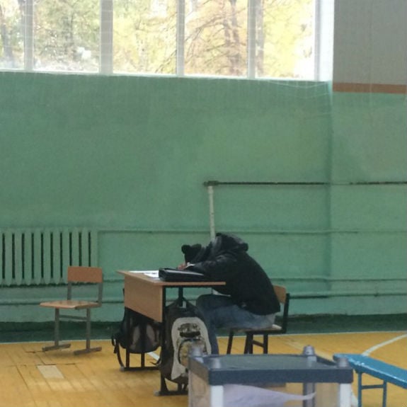 У Харкові на виборчих дільницях сплять спостерігачі - фото 2