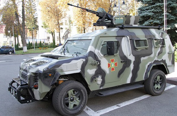 Зброя Укропів: Як бронеавтомобілі КрАЗ Cougar рятували життя українським військовим - фото 1 Зброя Укропів: Як бронеавтомобілі КрАЗ Cougar рятували життя українським військовим - фото 1