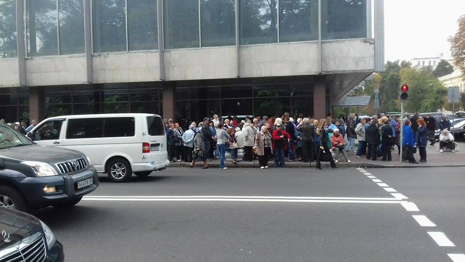Як матері полонених, військові і "фінмайдан" мітингують під Радою (ФОТО) - фото 2