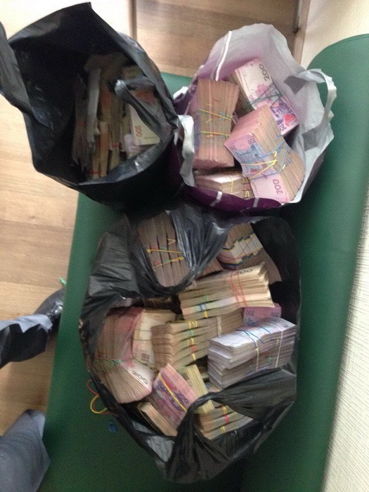 У Києві та Харкові виявили конверт, через який "крутили" гроші для терористів   - фото 4