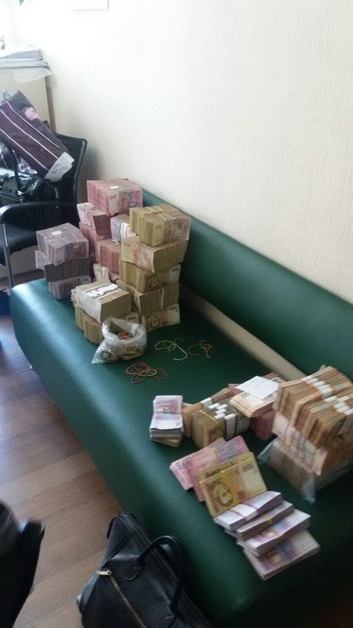 У Києві та Харкові виявили конверт, через який "крутили" гроші для терористів   - фото 3