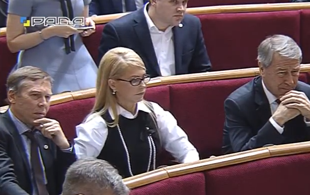 Тимошенко прийшла відставляти Яценюка в новому образі без коси - фото 1