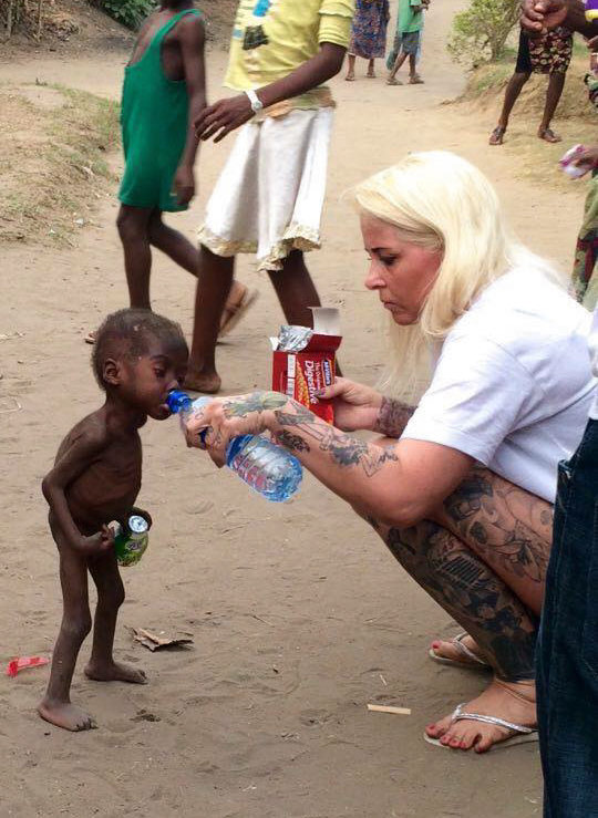 Зворушлива історія про малюка з Нігерії, який помирав від голоду, отримала своє продовження  - фото 1