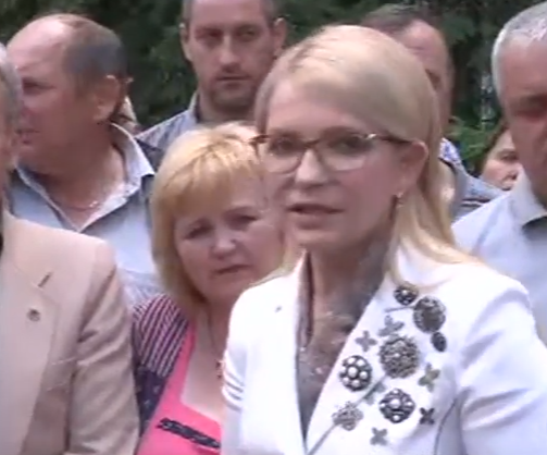 Тимошенко покрасувалася грудями з хрестами (ФОТО) - фото 1