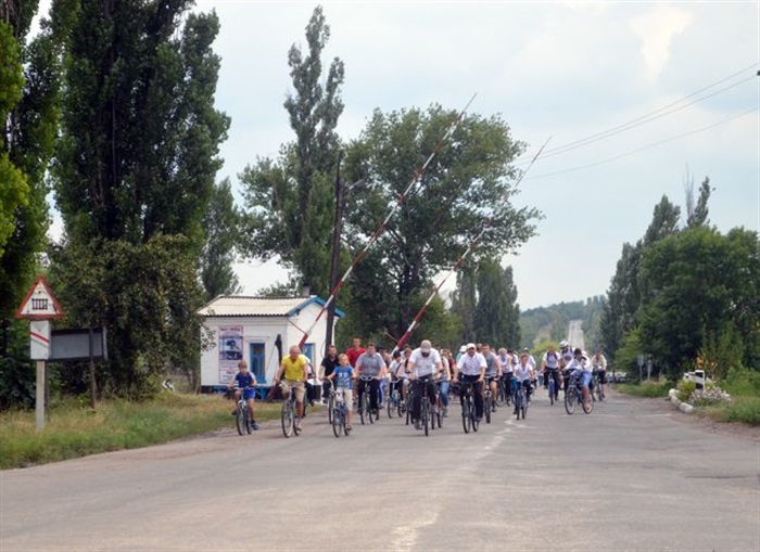 На Донбасі вигадали "релігійний велопробіг" на підтримку "хресної ходи" Гундяєва (ФОТО) - фото 1