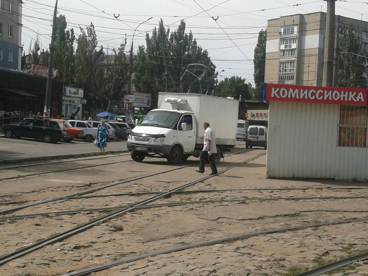 У Миколаєві нахабні водії продовжують блокувати рух трамваїв - фото 4