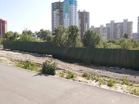 Підприємство депутата Київради засипає водойму на Лівому березі столиці  - фото 1