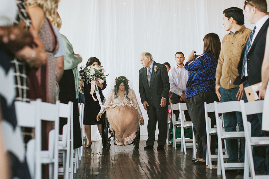 Як паралізована наречена приголомшила коханого на весіллі  - фото 2
