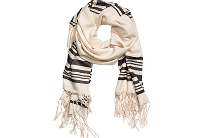 Компанія H&M вибачилася за шарф-таліт - фото 1