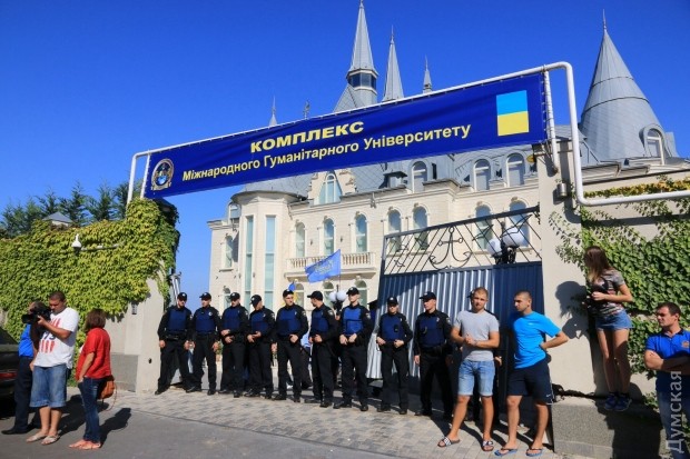 Міліція підтвердила захоплення будинку Ківалова - фото 2