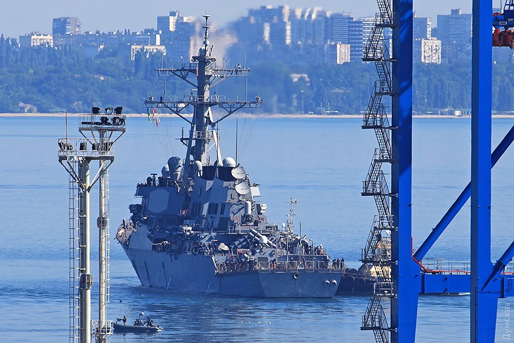 Американський есмінець прибув до нового контейнерного терміналу Одеського порту - фото 1