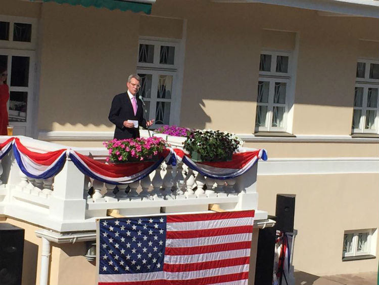 Посольство США відсвяткувало незалежність з Вакарчуком,  - фото 1