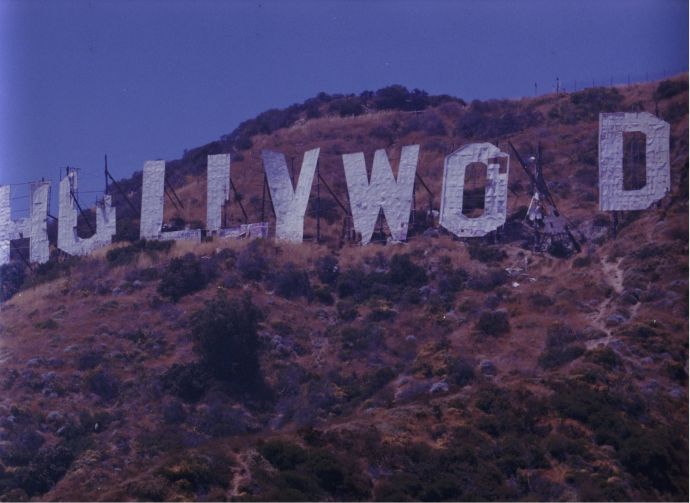 Шалені гроші і доленосні історії: Як змінювалась вивіска Hollywood впродовж століття - фото 6