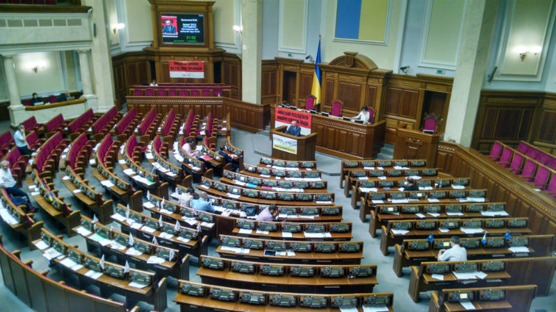 Рада "розпустилась" без Парубія: в залі 18 депутатів - фото 2