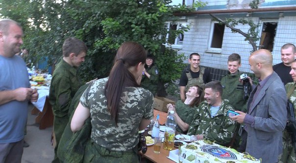 Як Захарченко реготав і торгував обличчям на дні народження Гіві (ФОТО) - фото 2