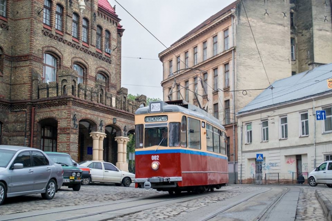 Раритетний львівський трамвай виїхав на першу екскурсію  - фото 2