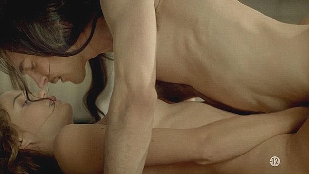 Сім сцен сексу та голі тіла: Британцям покажуть, як розважалися королі - фото 3